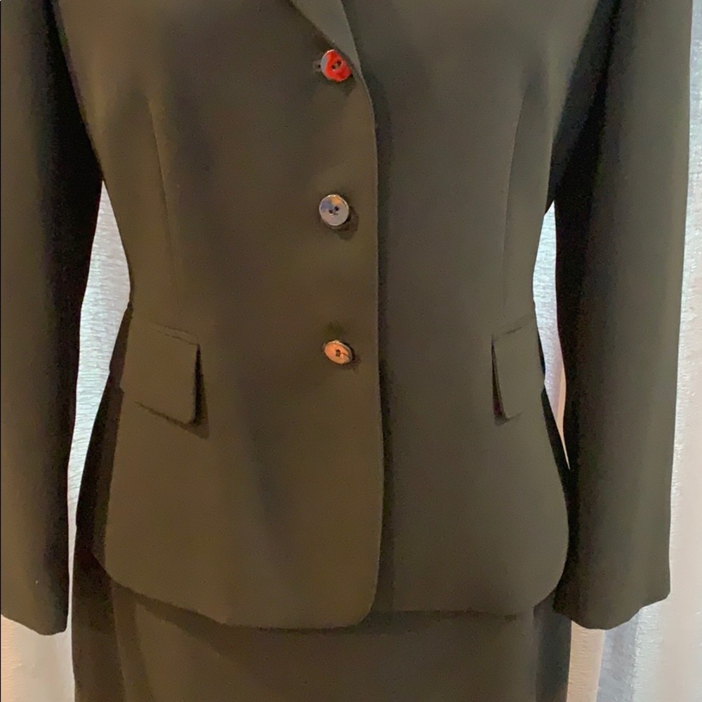 Tahari Jacket/Blazer & Skirt Suit Black EUC 8P - Picture 2 of 14
